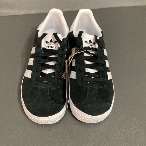 Adidas Gazelle Black Suede Sneakers size youth 2.5/ womens 4
Youth 2/womens 3.5 - Picture 3 of 6